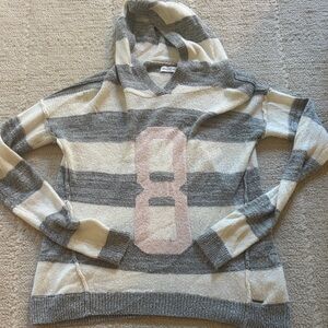 VINTAGE Abercrombie & Fitch Gray and Cream Knit Sweater